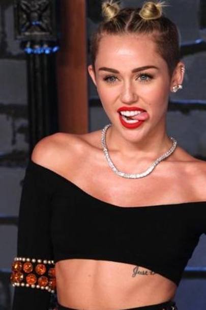 Miley Cyrus sul red carpet dei Video Music Awards